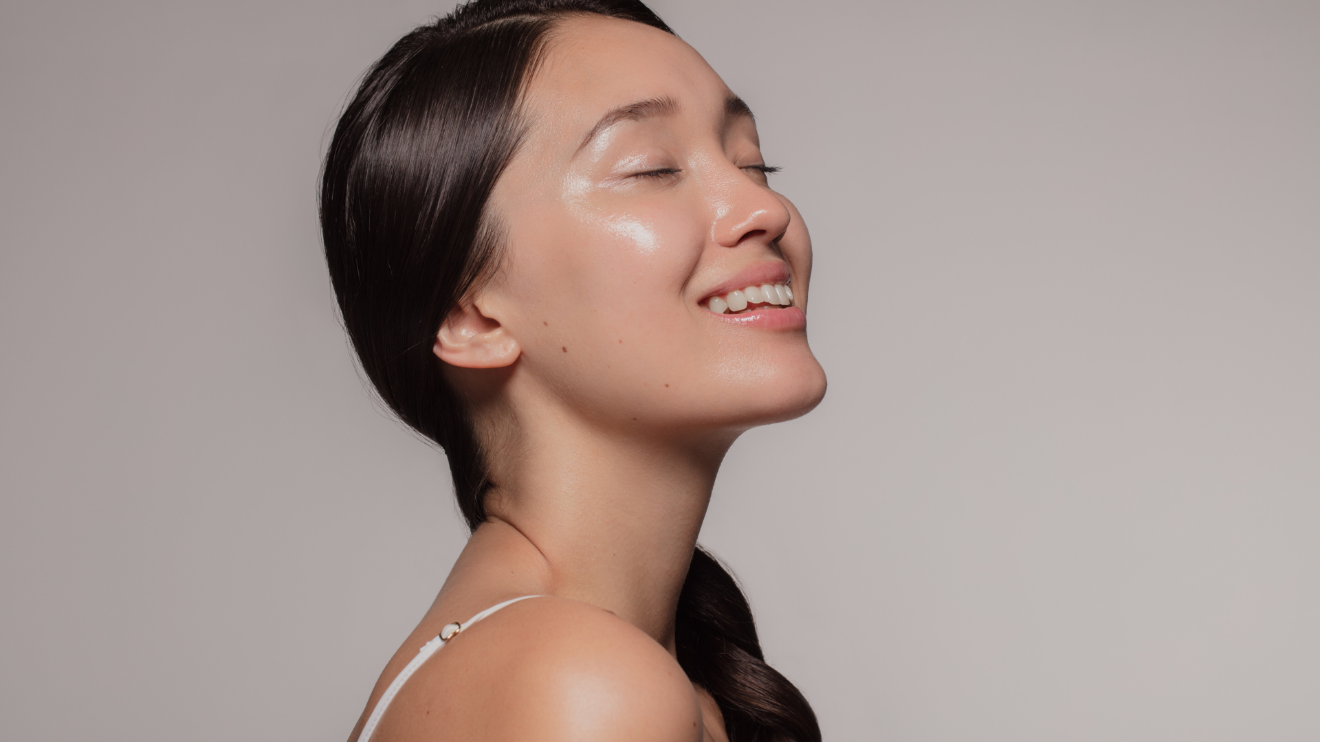 Sun-Kissed All Year: NatureWell's Tips for Maintaining a Healthy Glow