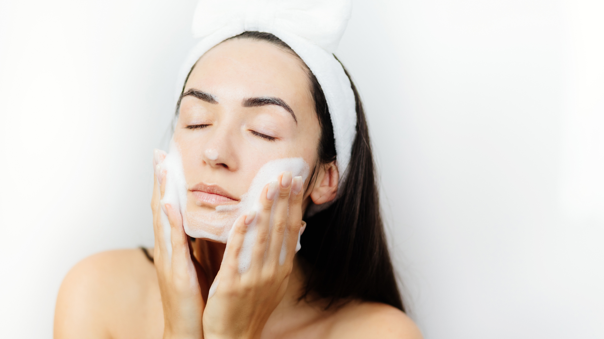 What to Look For in a Facial Cleanser